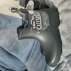 Womens NWT Totes Chelsea Boots